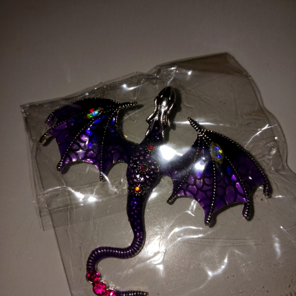 Dragon pin